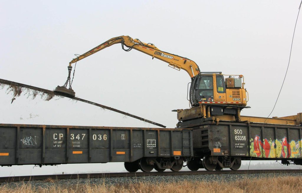 różnymi metalami, magnetyczne, właściwości magnetyczne, metale magnetyczne, ferromagnetyki, magnes i metal, utylizacja metali