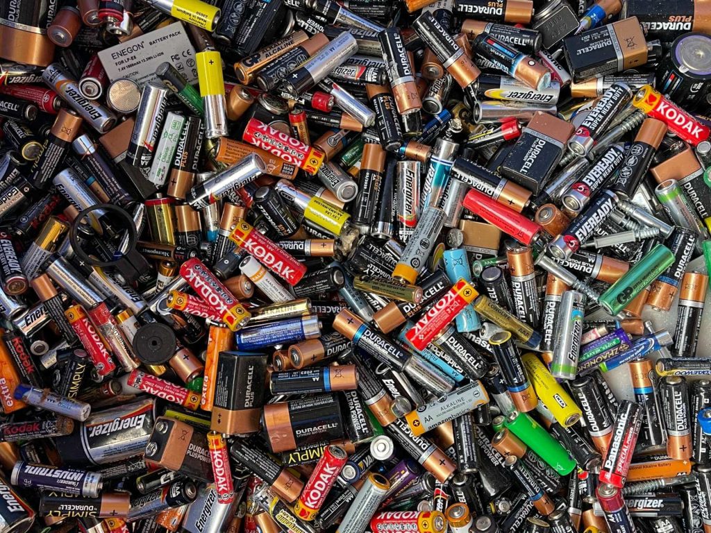 recykling metali, korzyści z recyklingu, wydobycie vs recykling, przemysł metalowy, złom metalowy, dostawcy metali z recyklingu