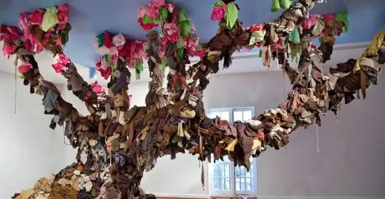 recykling” „odpady” „sztuka z recyklingu” „artyści”